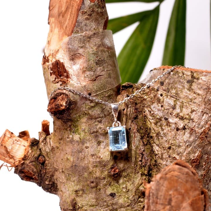 Baget Kesim Mavi Topaz Taşı Gümüş Kolye