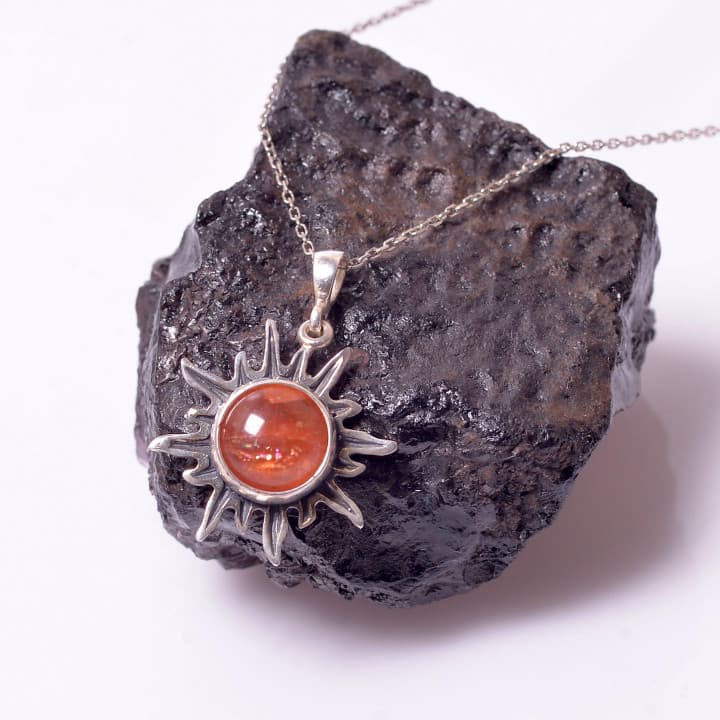 Güneş Taşı Güneş Şeklinde Gümüş Kolye