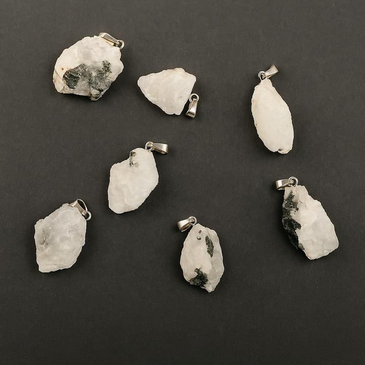 Ham Ay Taşı Kolye – Doğal ve İşlenmemiş – Çelik Zincirli