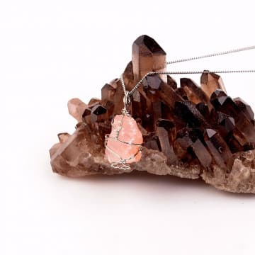 Ham Pembe Kuvars Taşı Kolye - Tel Sargılı - 1