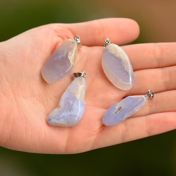 Kalsedon Taşı Şekilsiz Kolye