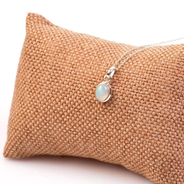 Opal Taşı Gümüş Kolye